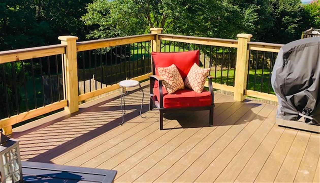 Trex Enhance Naturals Coastal Bluff decking in Nashville, TN