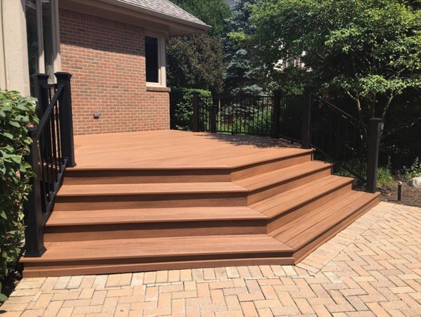 Custom Trex deck and Trex Signature railing