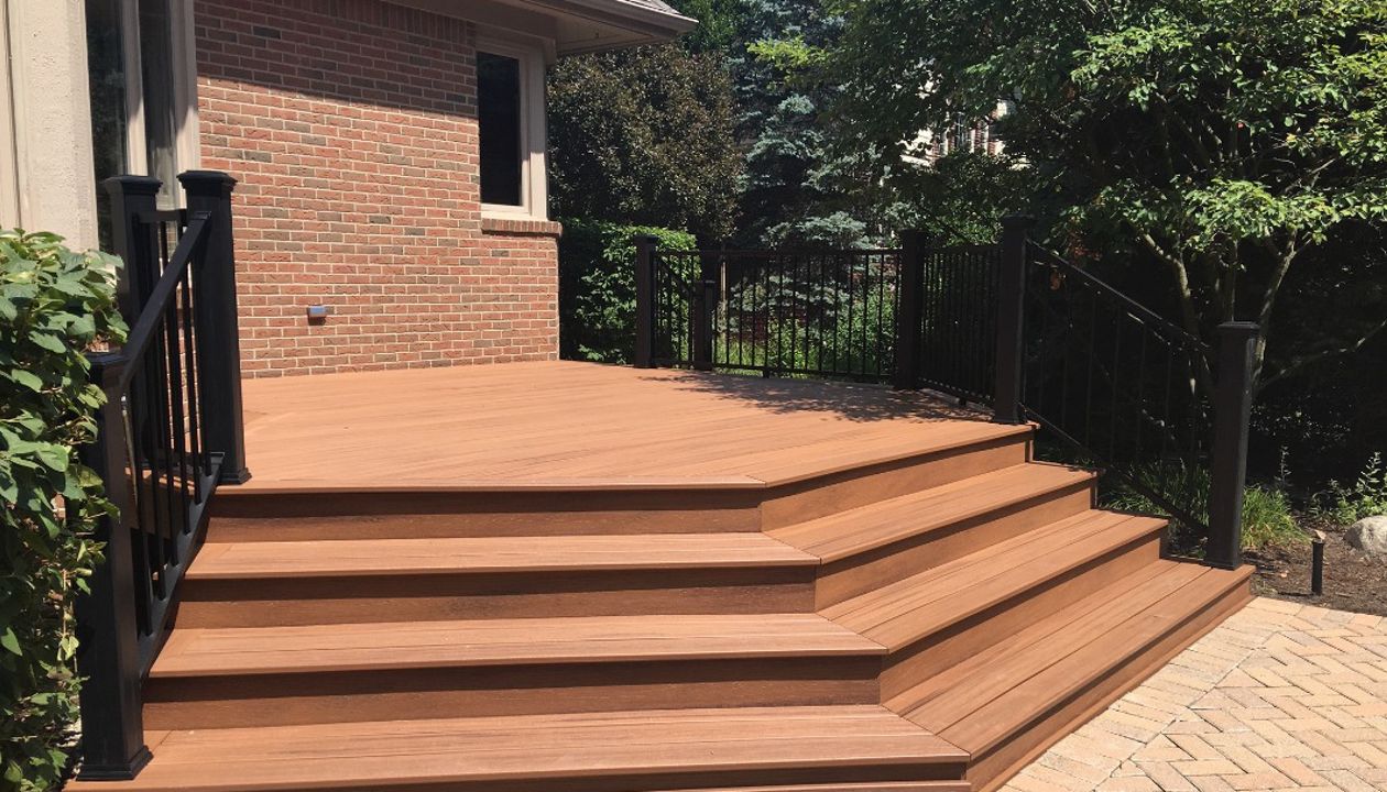 Custom Trex deck and Trex Signature railing
