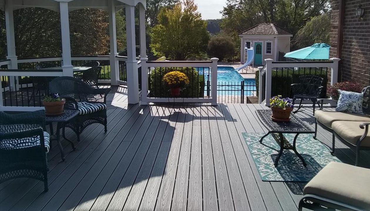 Trex Transcend decking in Vintage Lantern