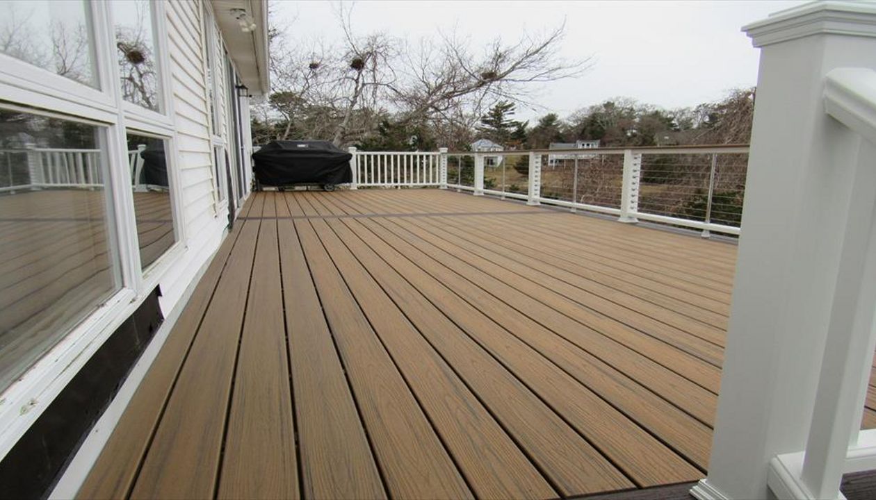 Trex Transcend Tropicals Havana Gold and perimeter Trex Earth Tones Vintage Lantern