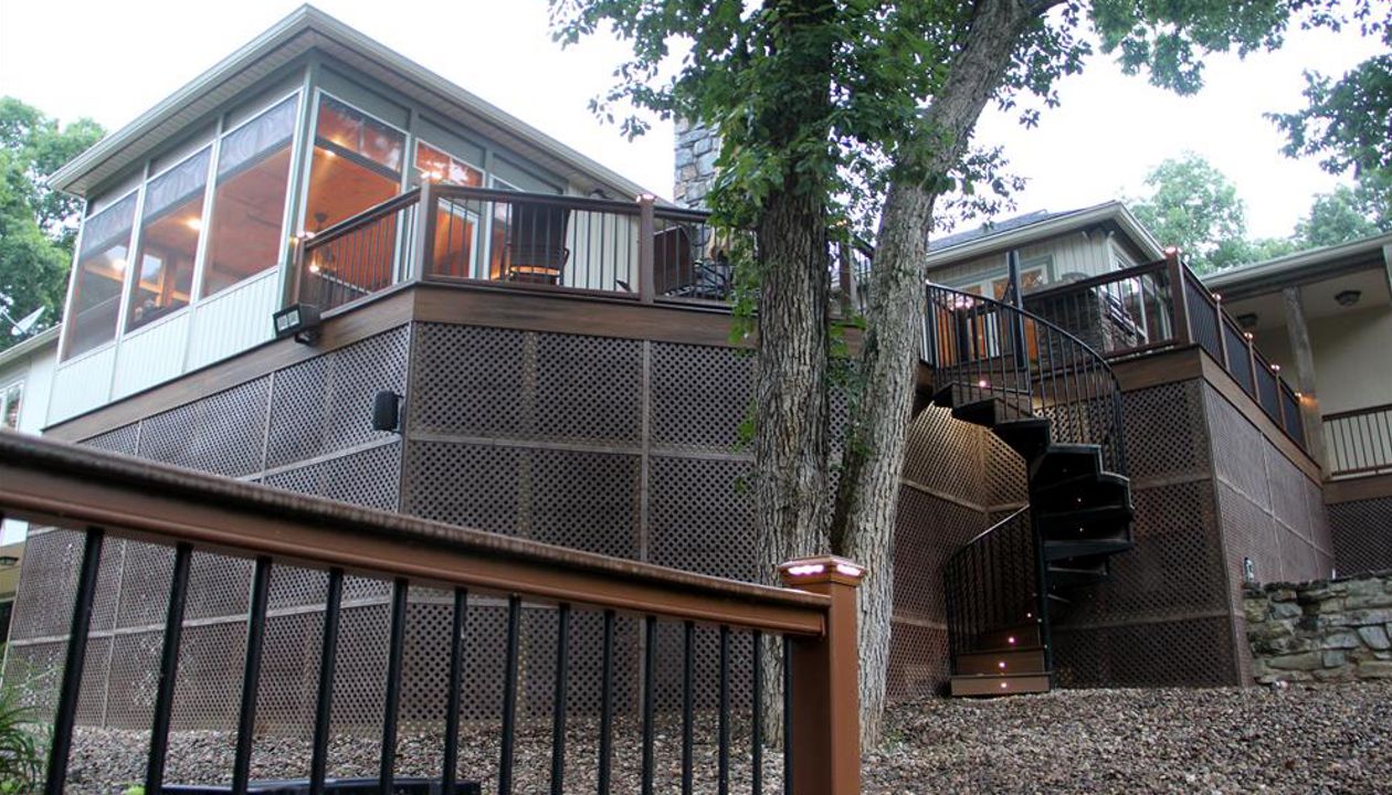 Havana Gold with spiced rum border. Tiki torch rail with black round balusters.