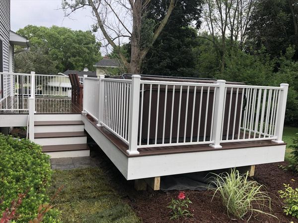 TREX TRANSCEND DECKING (LAVA ROCK & WHITE)