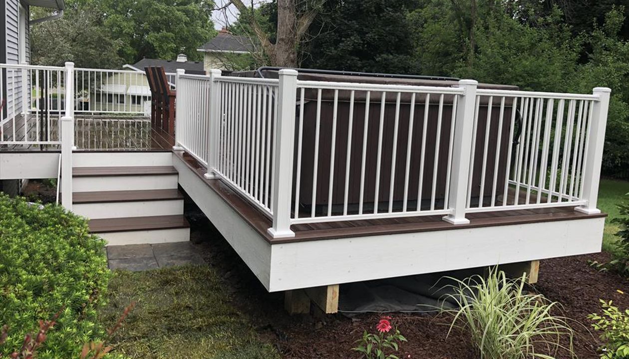TREX TRANSCEND DECKING (LAVA ROCK & WHITE)