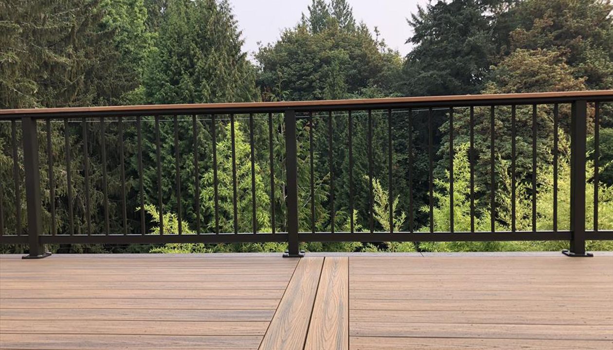 Trex Havana Gold decking with zipper design. Clackamas, OR.