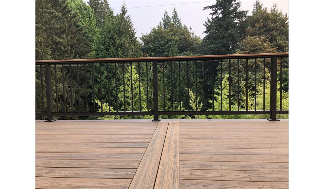Trex Havana Gold decking with zipper design. Clackamas, OR.
