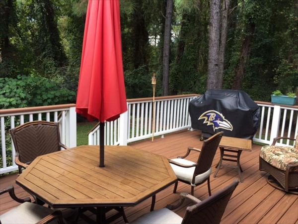 This Trex Transcend deck has great entertaining and relaxing areas.