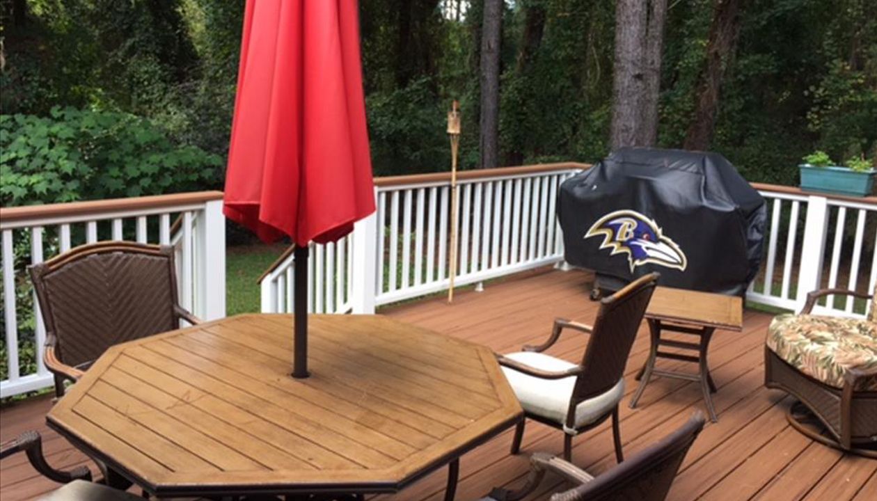 This Trex Transcend deck has great entertaining and relaxing areas.