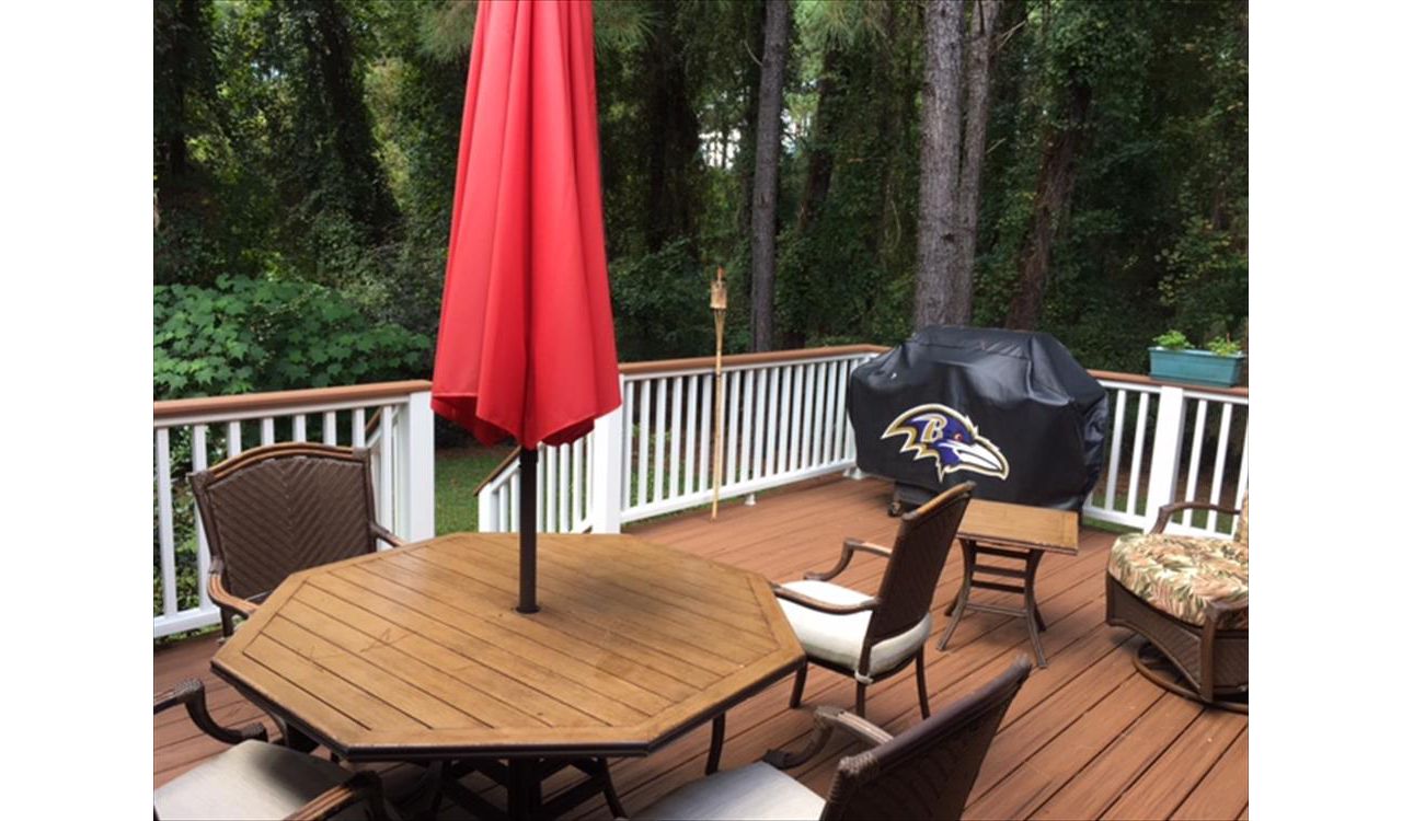 This Trex Transcend deck has great entertaining and relaxing areas.