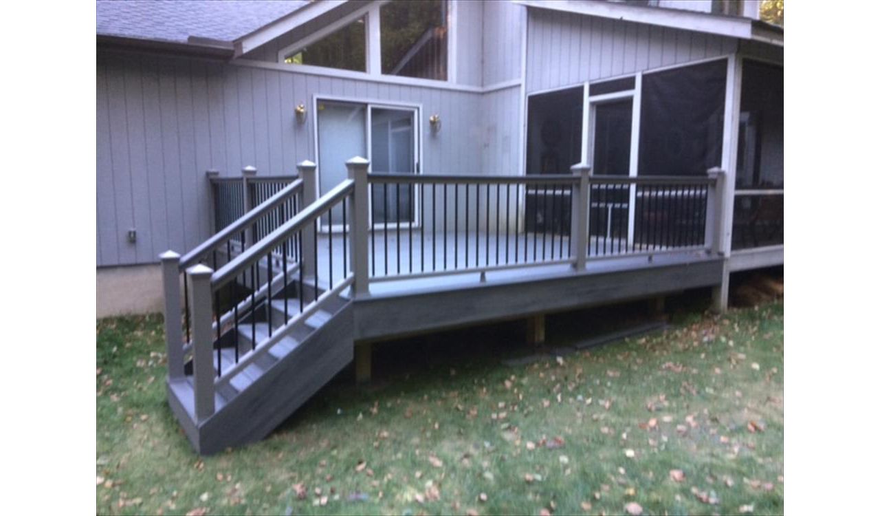 Trex Transcend deck and rail in Split Rock PA. Island Mist Deck and Gravel Path Railings