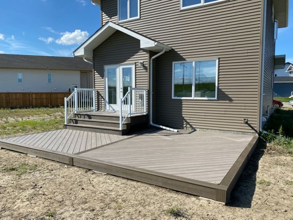 Trex Rocky Harbour with Costal Bluff Boarder