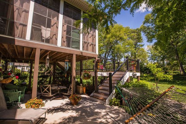Spiced Rum deck with Transcend Black Railing