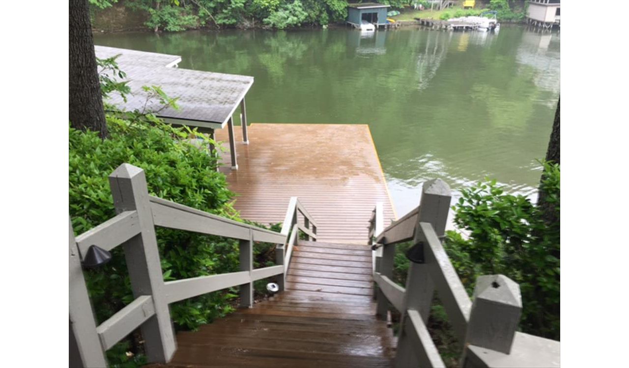 Trex Stairway provide safe, splinter free way to get down the lake