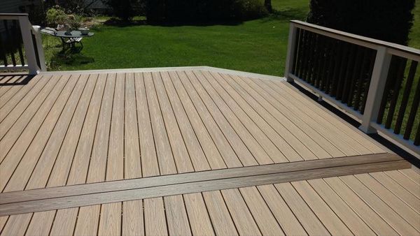 Trex Havana Gold with Trex Spiced Rum Feature Strip and mitered boarder. This Custom Deck gets 5 STARS