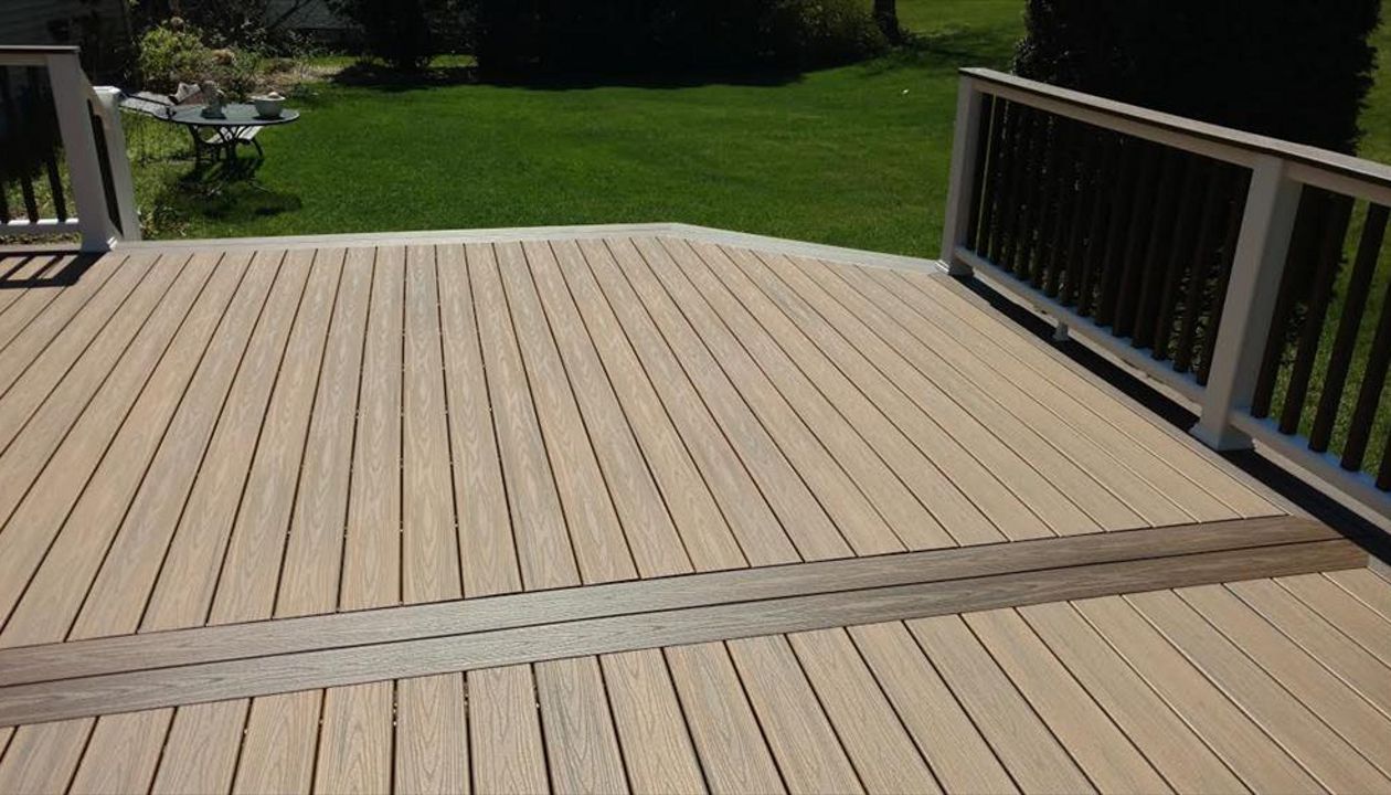 Trex Havana Gold with Trex Spiced Rum Feature Strip and mitered boarder. This Custom Deck gets 5 STARS