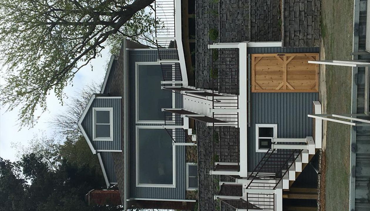 Trex Transcend Spiced Rum decking with Trex Signature Railing and Classic White Transcend post sleeves