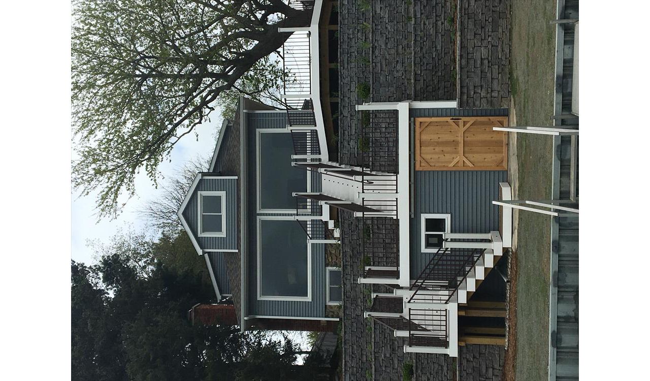 Trex Transcend Spiced Rum decking with Trex Signature Railing and Classic White Transcend post sleeves