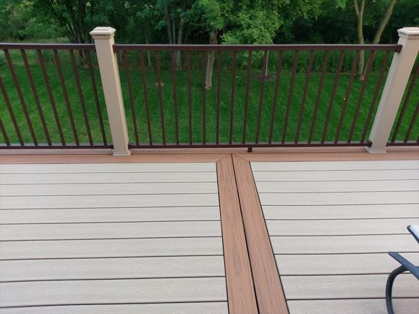 Trex Transcend Decking with Picture Frame Borders and Trex Signature Railing and Trex Transcend Lighted Post Caps in Champlin, MN