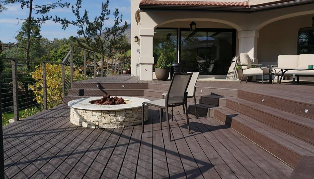 Trex Transcend deck in Vintage Lantern