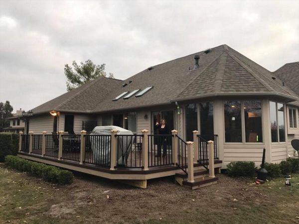 Check out those post cap lights.... LOOKS GREAT!