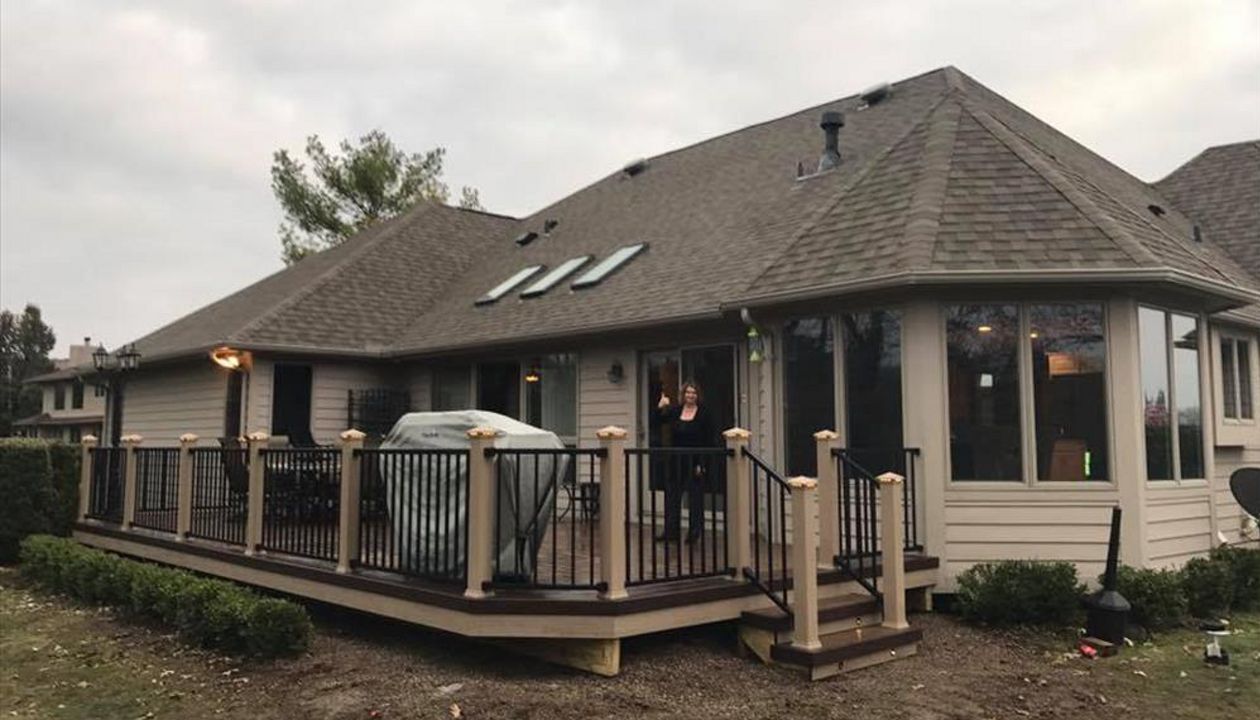 Check out those post cap lights.... LOOKS GREAT!