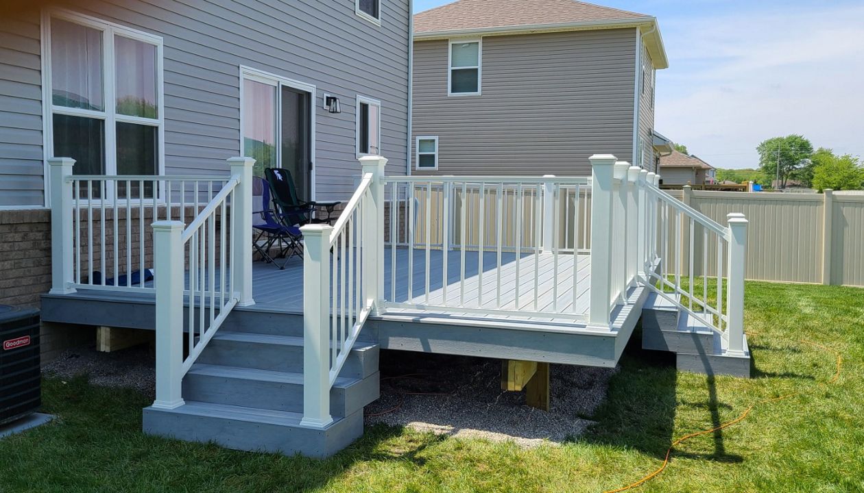 Trex Enhance Naturals Foggy Wharf with Trex White Signature railing. Macomb Twp,Mi