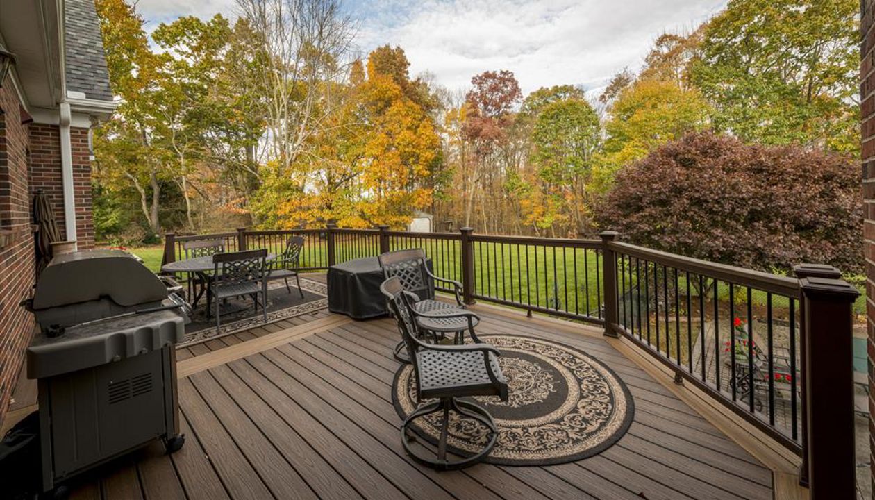 Spiced Rum Transcend, Vintage Lantern Transcend Rail with Black Aluminum Balusters