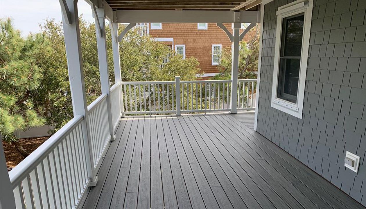 Trex Island Mist Decking and Transcends Railing