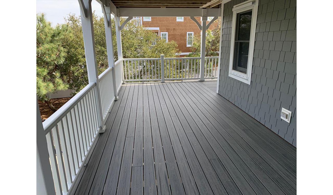 Trex Island Mist Decking and Transcends Railing