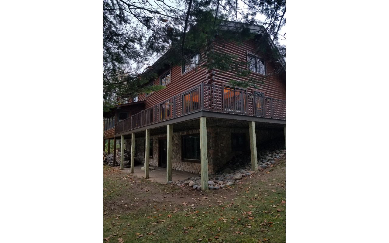 Spiced Rum decking with Bronze handrail