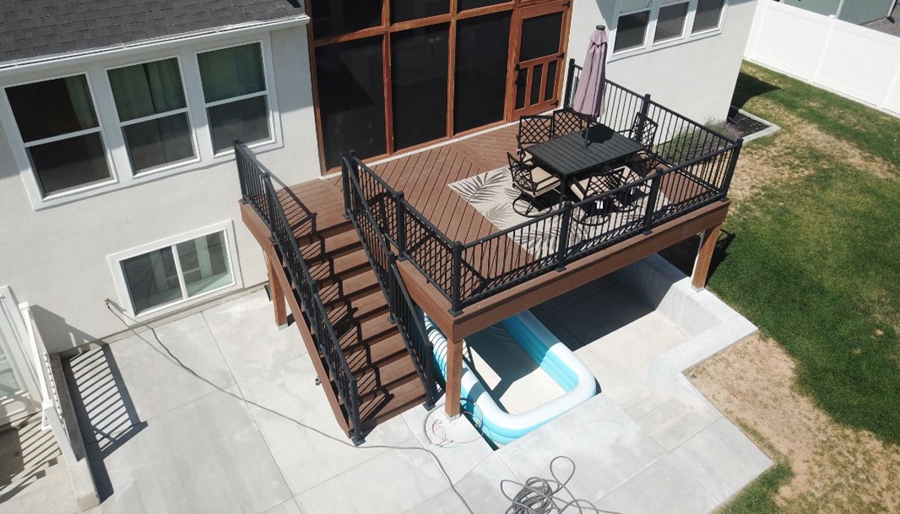 Farr West Saddle Deck with Screened In Porch