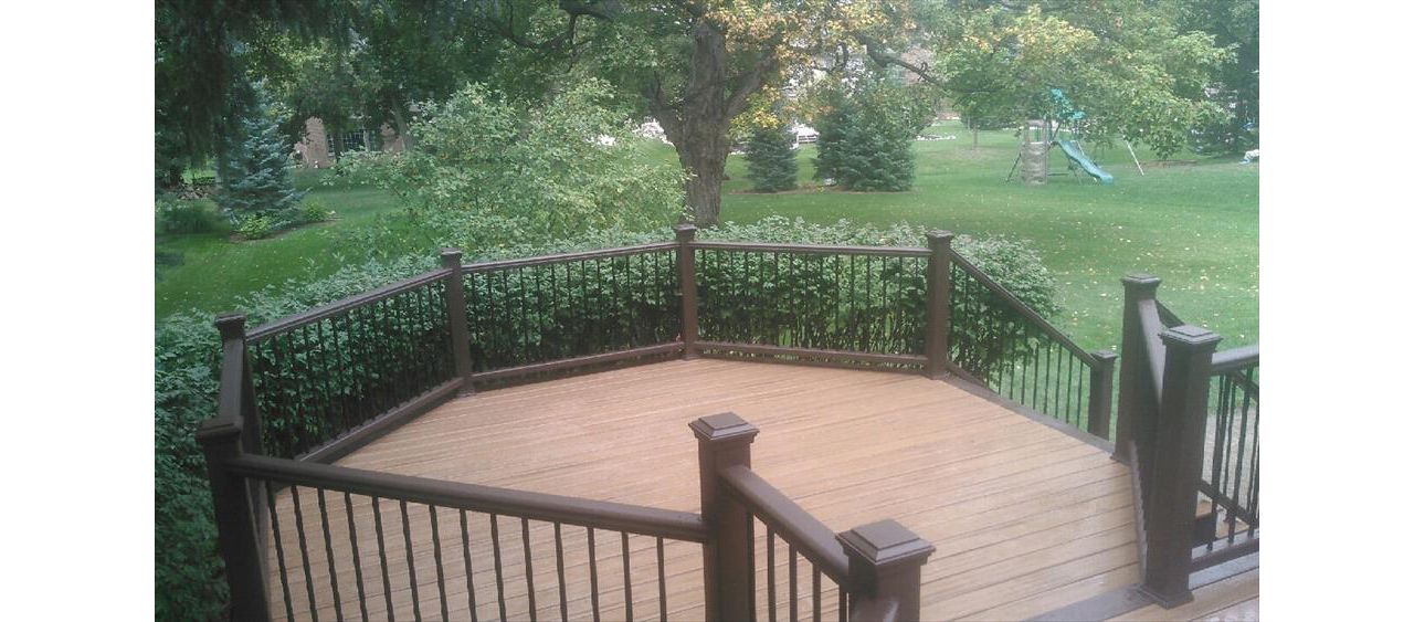 Transcends Tropical Decking With Crown Top Railing