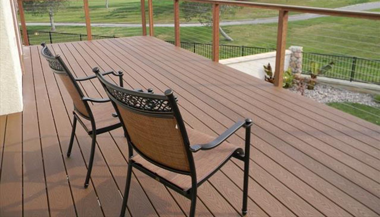 Trex Saddle decking with cable railing, San Marcos, CA