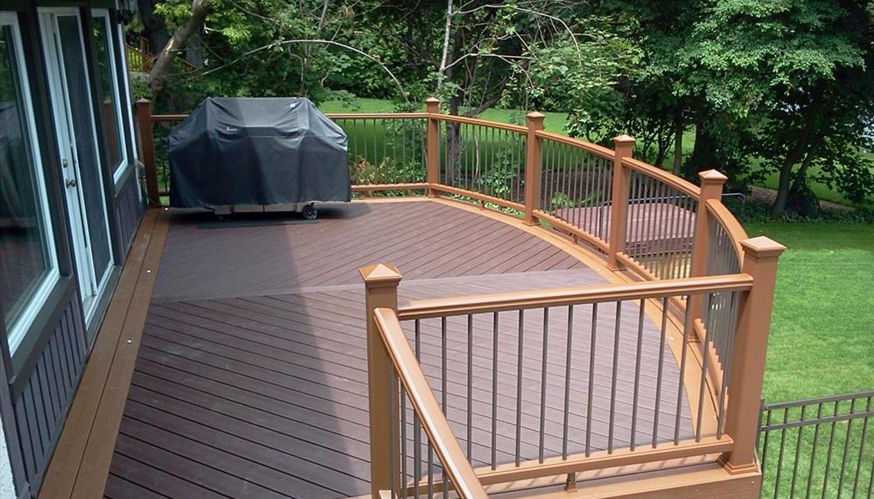 Trex Transcend Vintage Lantern Tree House Brown Composite Decking Ottawa, Manotick, Carleton Place, Ontario