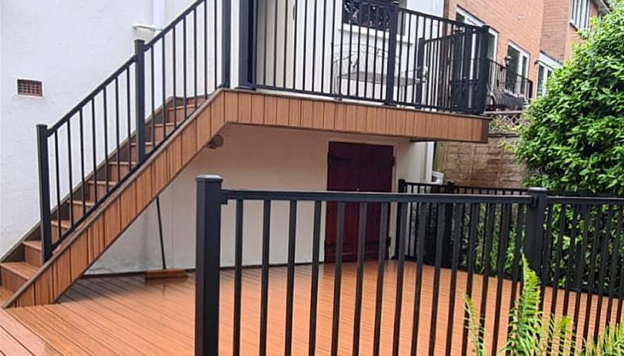 Trex Transcend Tiki Torch deck with Trex Signature Railings