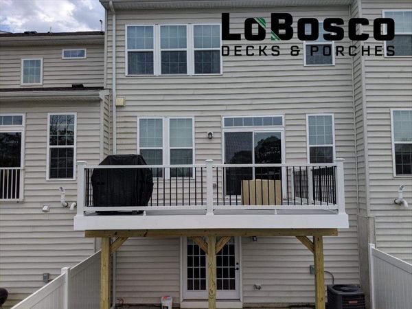 Trex Enhance Naturals decking with Select Railings