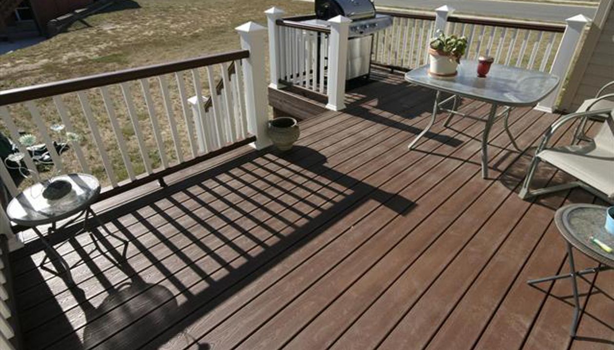 Trex Transcend Deck &amp; Select Railing in Fire Pit &amp; White in Southern Indiana