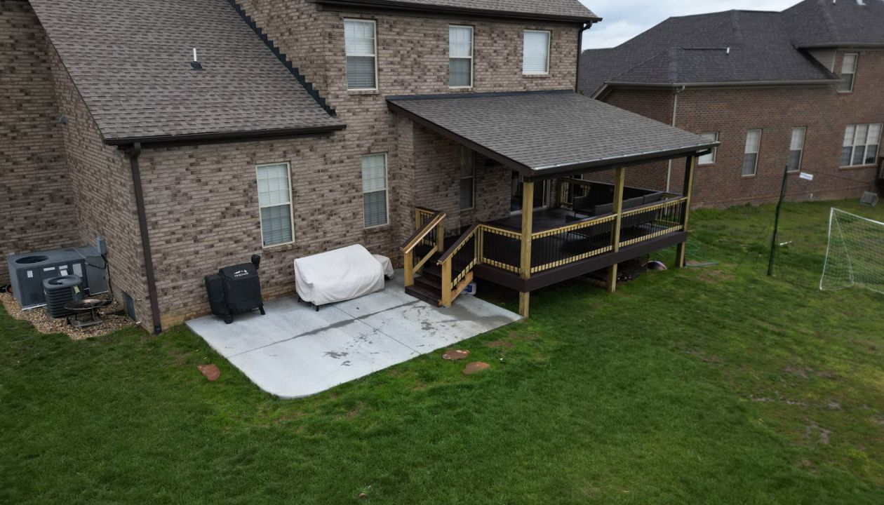 Lean-to overhang with Trex deck