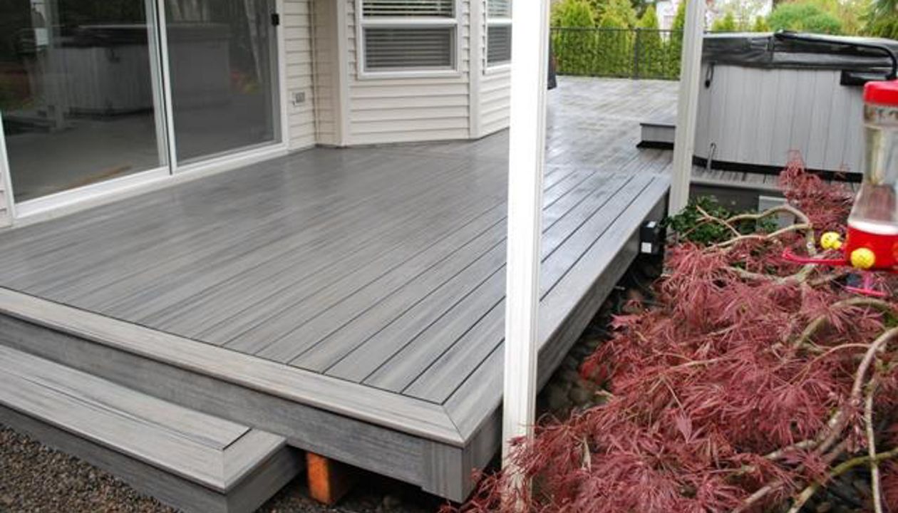 Tigard, OR Trex Transcned Island Mist and Trex Reveal Rail