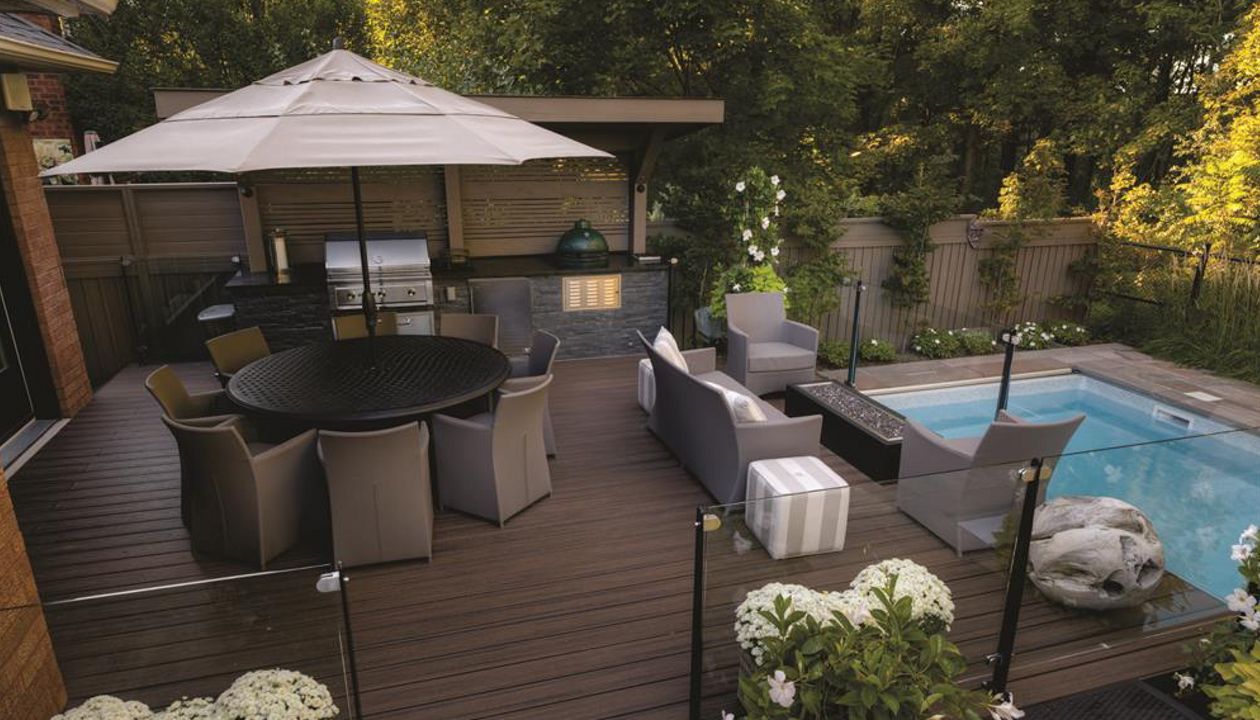 Deck made with Woodland Brown in: Aurora, King City, Oak Ridges, Richmond Hill, Newmarket, Toronto, Mississauga, Mount Albert, Vaughan, Bradford, Stouffville