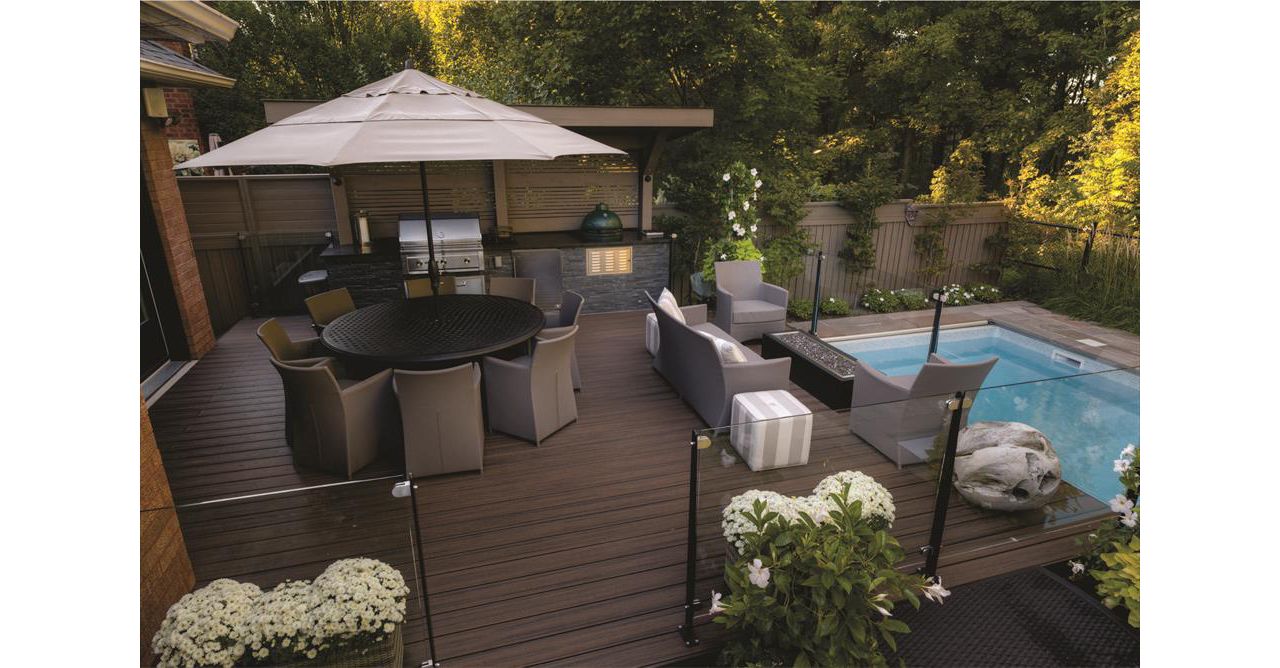 Deck made with Woodland Brown in: Aurora, King City, Oak Ridges, Richmond Hill, Newmarket, Toronto, Mississauga, Mount Albert, Vaughan, Bradford, Stouffville