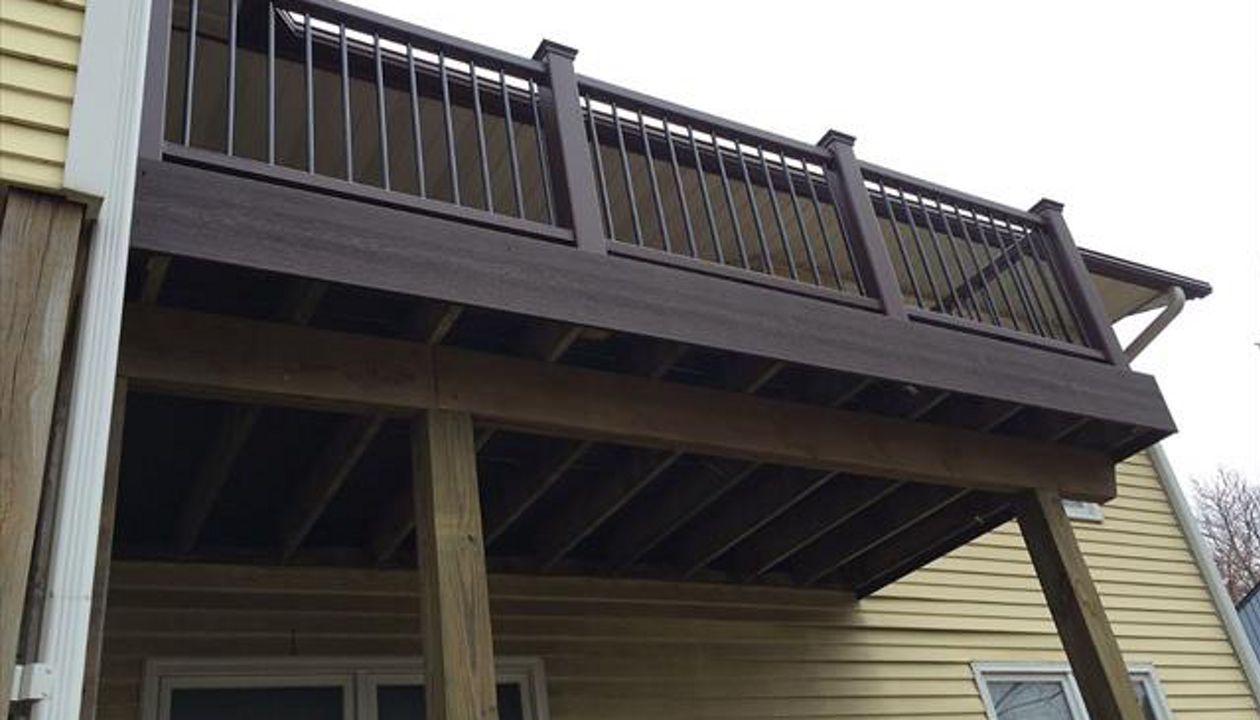 Trex Select Decking with Matching Handrail
