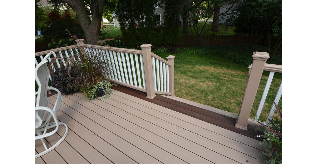 Trex Transcend Rope Swing Decking and Railing with Lava Rock Border -