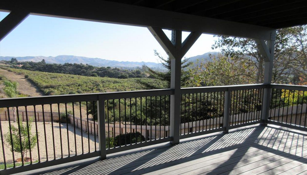 Trex deck in Transcend Tropical Island Mist