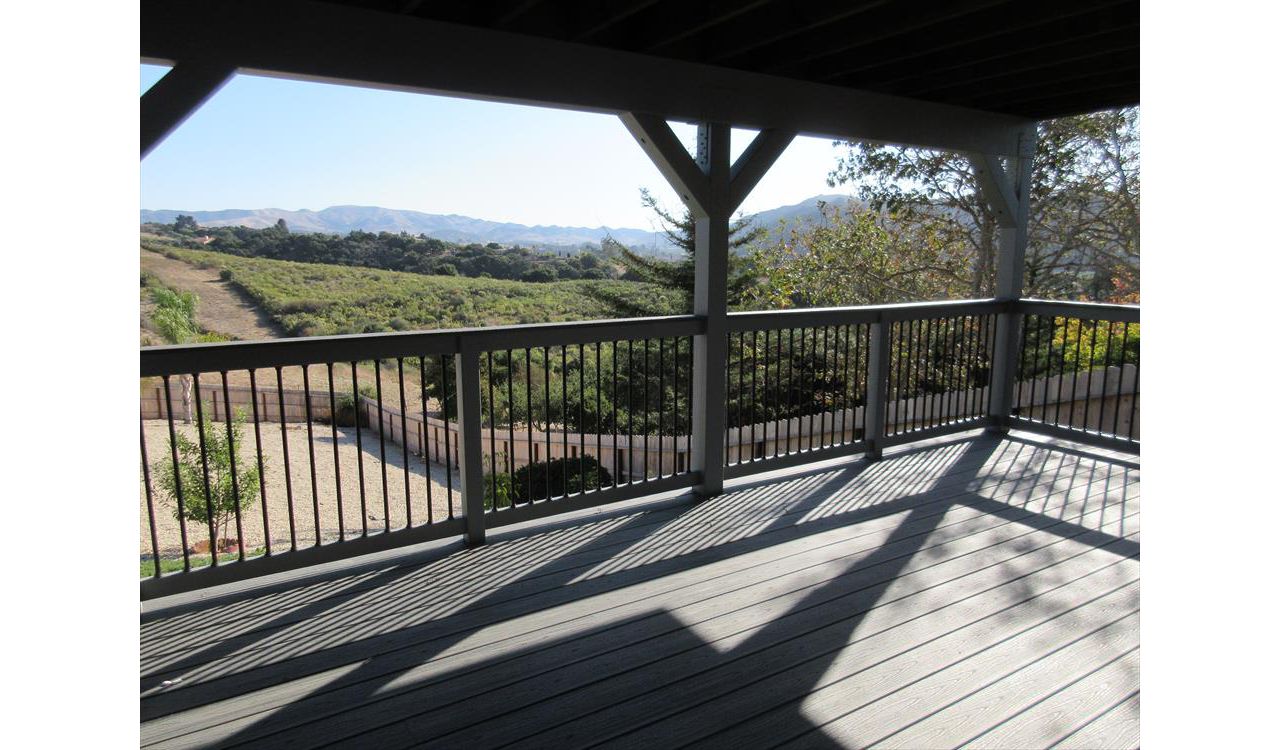 Trex deck in Transcend Tropical Island Mist