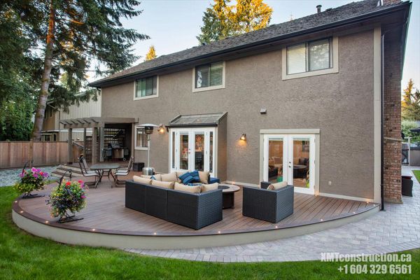 Trex Transcend; Spiced Rum and Vintage Lantern; Curved Deck with Trex Lighting - White Rock BC