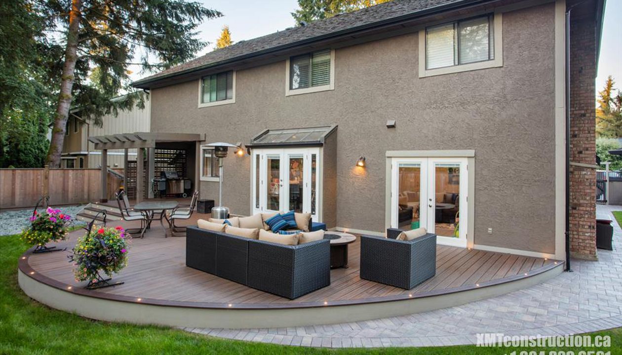 Trex Transcend; Spiced Rum and Vintage Lantern; Curved Deck with Trex Lighting - White Rock BC