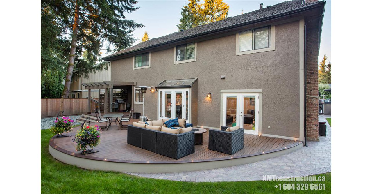 Trex Transcend; Spiced Rum and Vintage Lantern; Curved Deck with Trex Lighting - White Rock BC