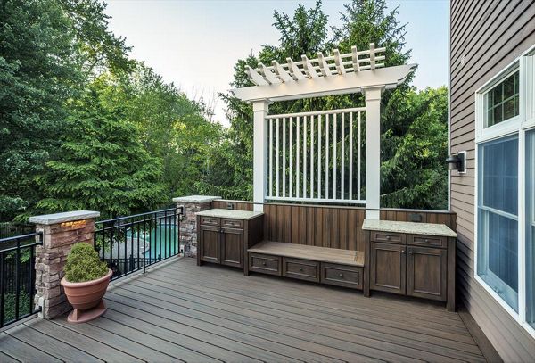 Of course, Spiced Rum just had to be the color of the decking for this inviting Trex outdoor storage and kitchen area in Bridgewater, N.J., — ideal for outdoor entertaining and parties.