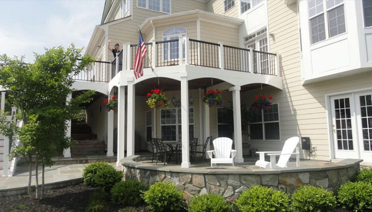 Signature Rail with Gravel Path Decking